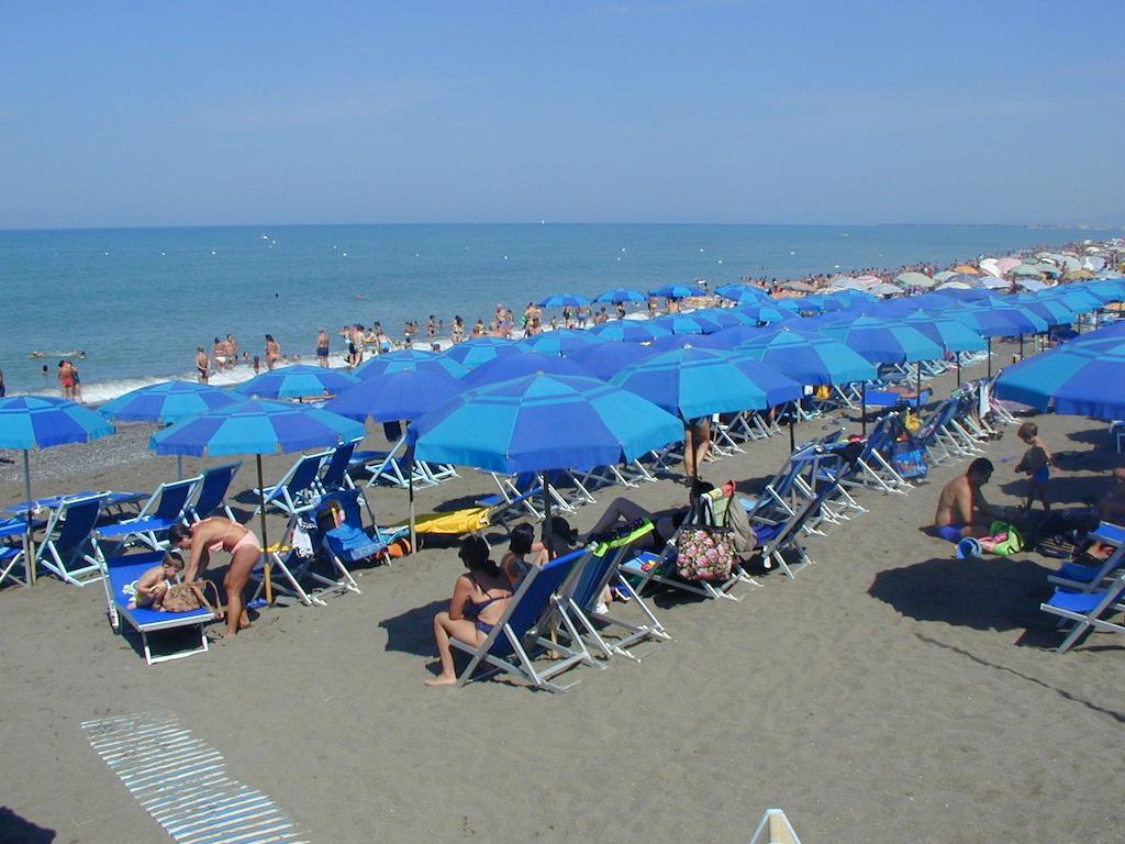 Camping Free Beach Marina Di Bibbona Exterior foto